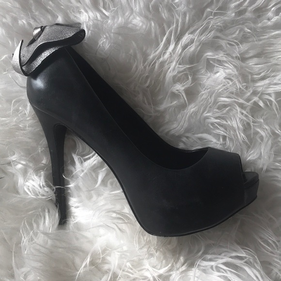 Aldo black heels with silver bow - Picture 5 of 5